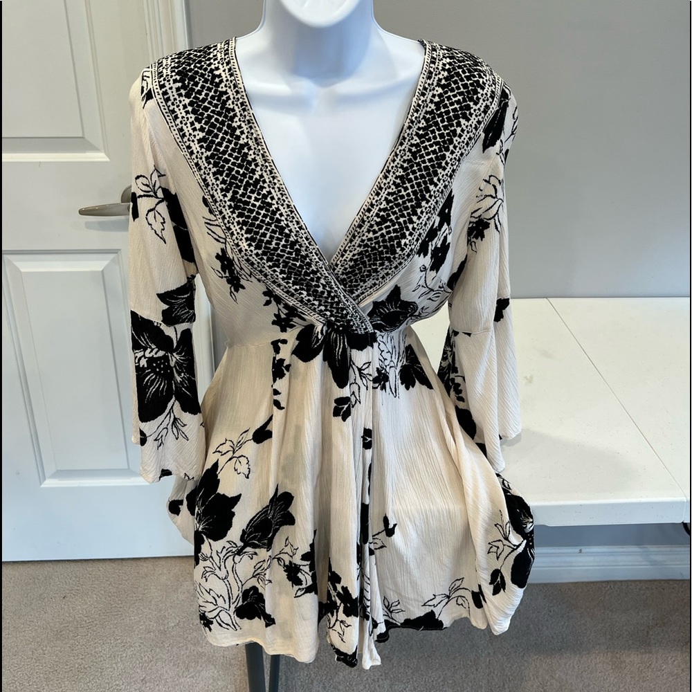 Billabong 3/4 sleeve light cotton floral dress
